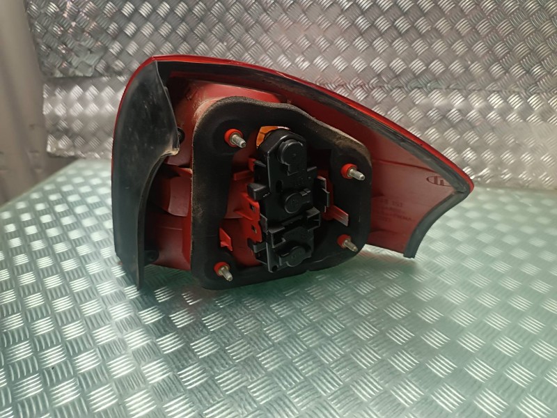 Recambio de piloto trasero izquierdo para audi a6 berlina (4b2) referencia OEM IAM 4B5945095 148151 