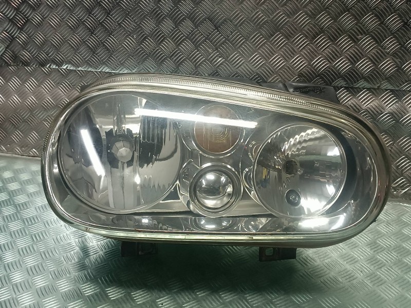 Recambio de faro derecho para volkswagen golf iv berlina (1j1) referencia OEM IAM 1J1941016B  VALEO