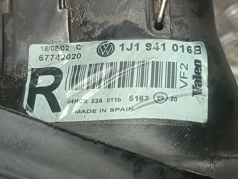 Recambio de faro derecho para volkswagen golf iv berlina (1j1) referencia OEM IAM 1J1941016B  VALEO