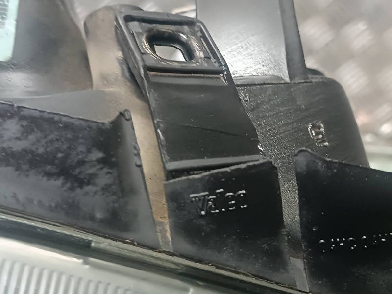 Recambio de faro derecho para volkswagen golf iv berlina (1j1) referencia OEM IAM 1J1941016B  VALEO