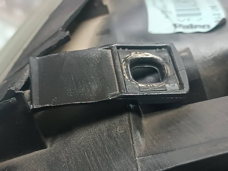 Recambio de faro derecho para volkswagen golf iv berlina (1j1) referencia OEM IAM 1J1941016B  VALEO