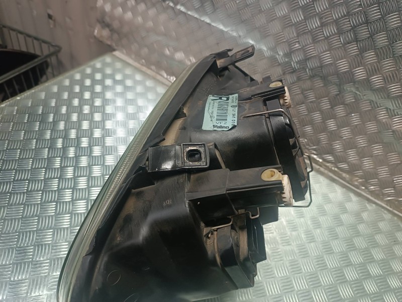 Recambio de faro derecho para volkswagen golf iv berlina (1j1) referencia OEM IAM 1J1941016B  VALEO