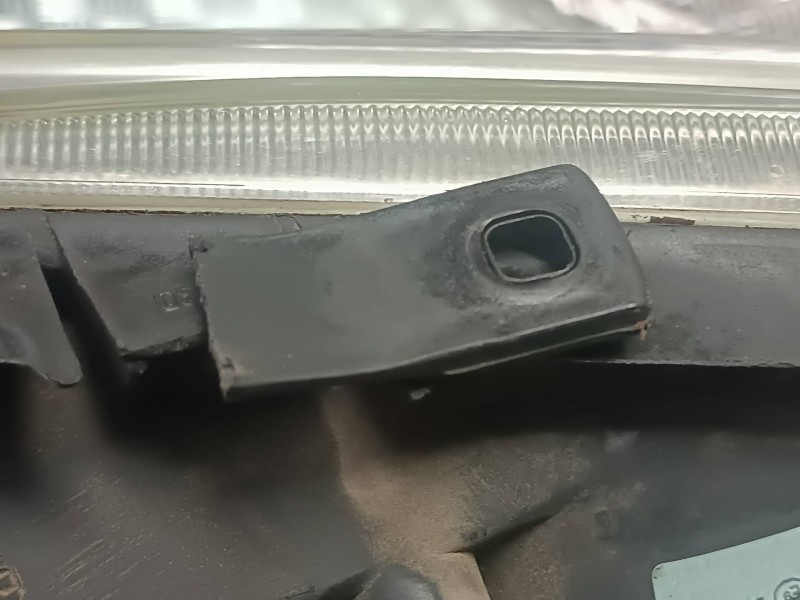 Recambio de faro derecho para volkswagen golf iv berlina (1j1) referencia OEM IAM 1J1941016B  VALEO