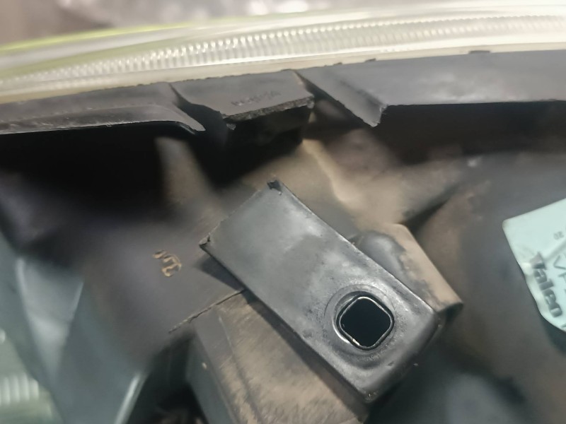 Recambio de faro derecho para volkswagen golf iv berlina (1j1) referencia OEM IAM 1J1941016B  VALEO