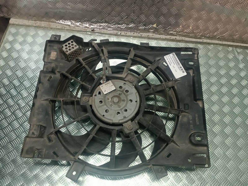 Recambio de electroventilador para opel zafira b enjoy referencia OEM IAM 13132559 130303960 BOSCH