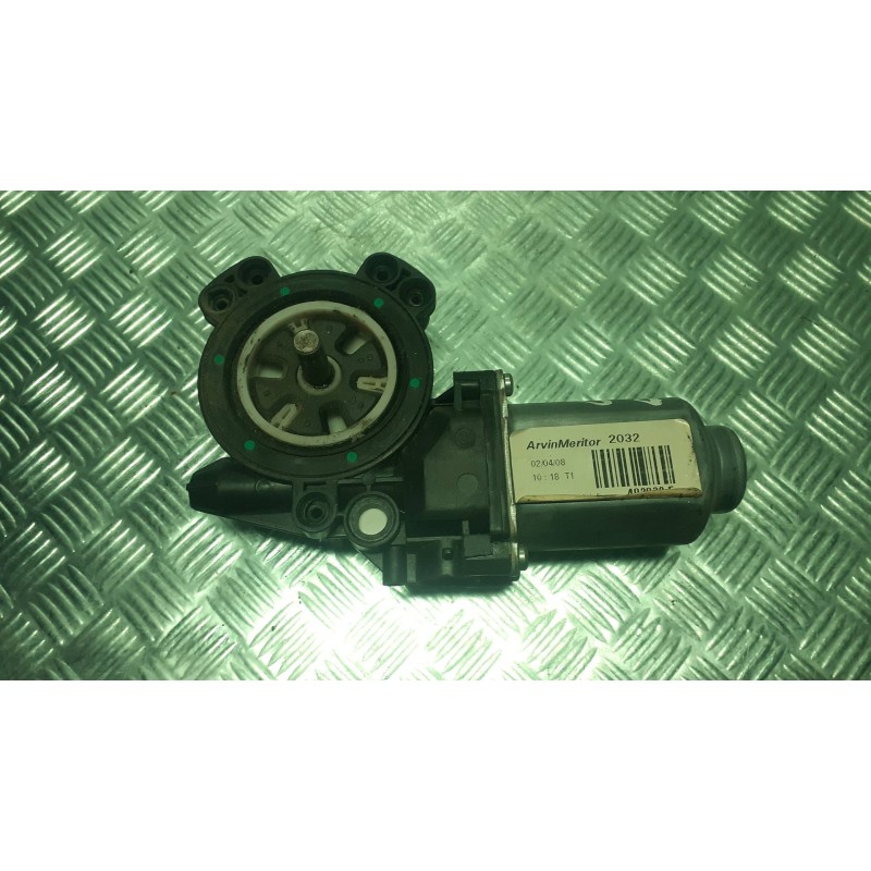 Recambio de motor elevalunas delantero derecho para nissan qashqai (j10) referencia OEM IAM 402032E  CONECTOR 2 PINES