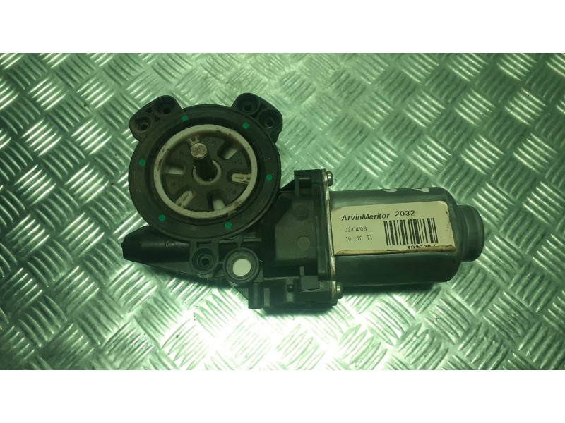Recambio de motor elevalunas delantero derecho para nissan qashqai (j10) referencia OEM IAM 402032E  CONECTOR 2 PINES