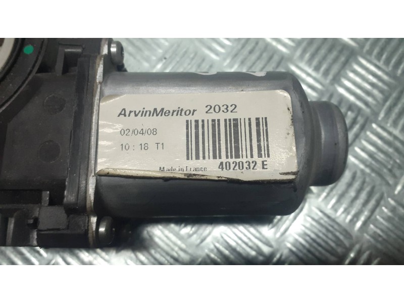 Recambio de motor elevalunas delantero derecho para nissan qashqai (j10) referencia OEM IAM 402032E  CONECTOR 2 PINES