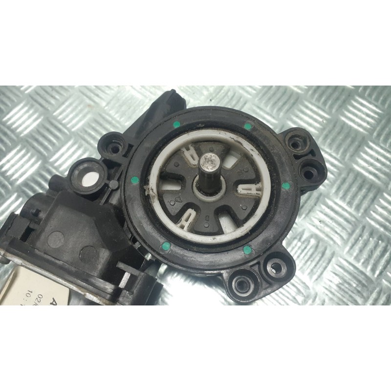 Recambio de motor elevalunas delantero derecho para nissan qashqai (j10) referencia OEM IAM 402032E  CONECTOR 2 PINES
