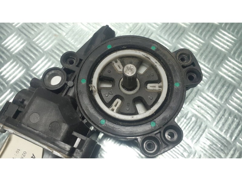 Recambio de motor elevalunas delantero derecho para nissan qashqai (j10) referencia OEM IAM 402032E  CONECTOR 2 PINES