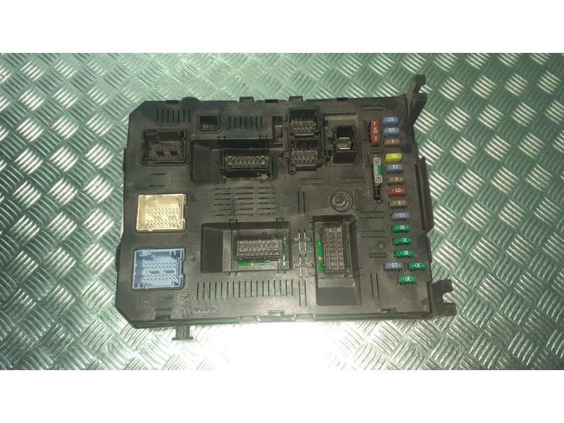 Recambio de caja reles / fusibles para citroen c5 break referencia OEM IAM 9658158680  