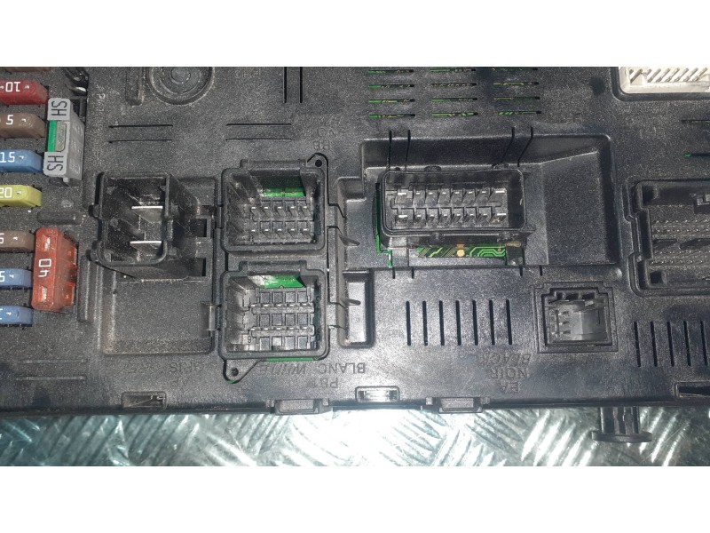 Recambio de caja reles / fusibles para citroen c5 break referencia OEM IAM 9658158680  