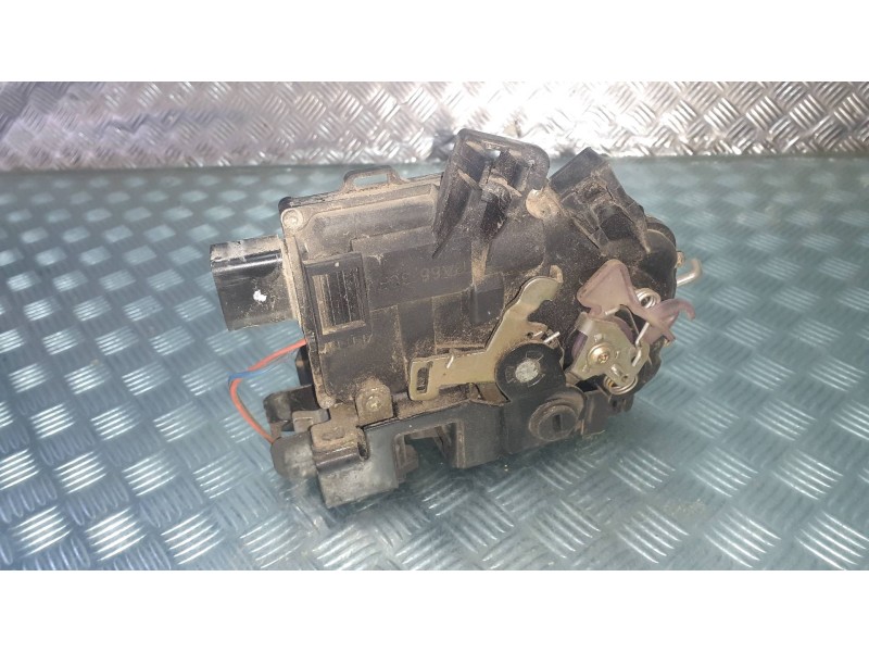 Recambio de cerradura puerta trasera derecha para audi a6 berlina (4b2) referencia OEM IAM 4B0839016B  ELECTRICA