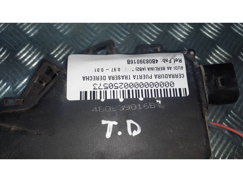 Recambio de cerradura puerta trasera derecha para audi a6 berlina (4b2) referencia OEM IAM 4B0839016B  ELECTRICA