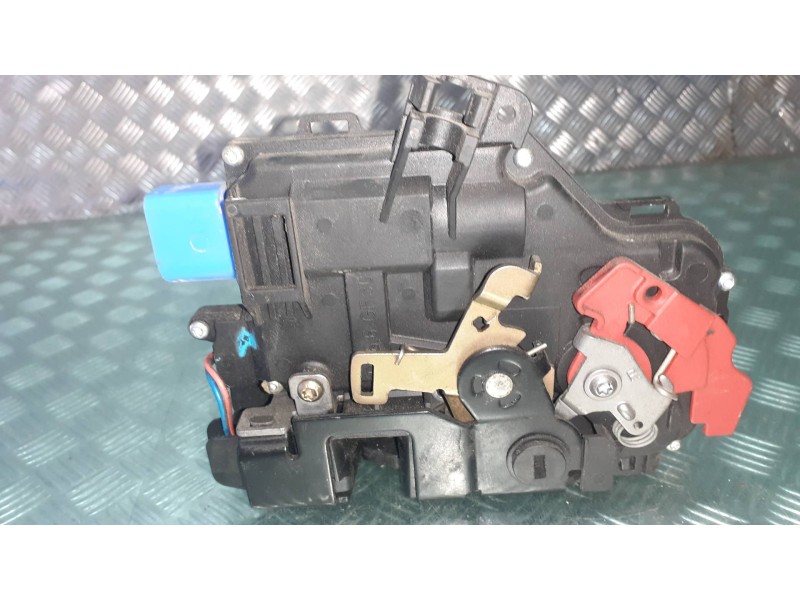 Recambio de cerradura puerta trasera izquierda para volkswagen golf v berlina (1k1) gt sport referencia OEM IAM 7L0839016  