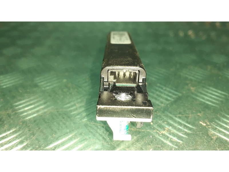 Recambio de base de antena para volkswagen golf vii lim. referencia OEM IAM 5G6035577  