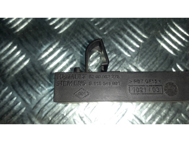 Recambio de antena para renault megane ii classic berlina referencia OEM IAM 8200082278 S118541001 