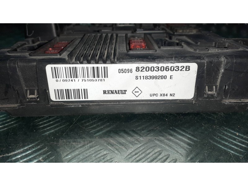 Recambio de caja reles / fusibles para renault scenic ii authentique referencia OEM IAM 8200306032B S118399200E 