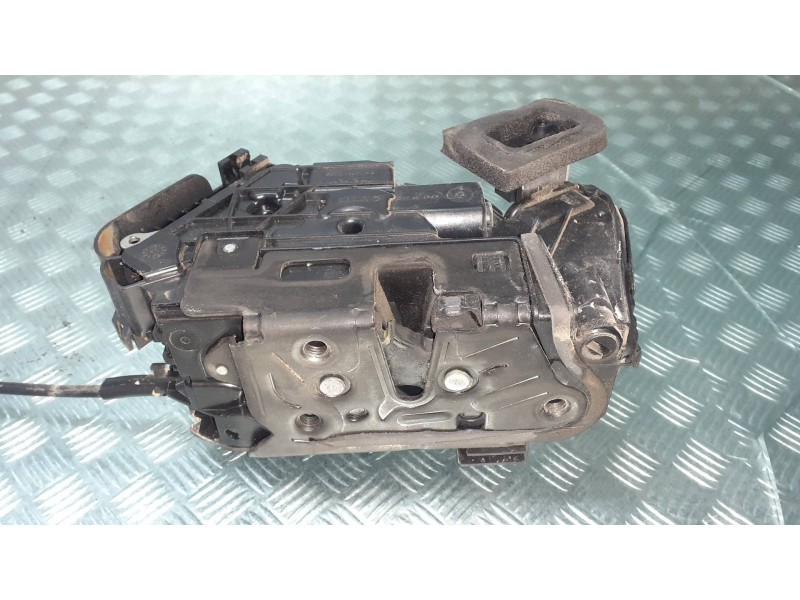 Recambio de cerradura puerta delantera derecha para volkswagen golf vii lim. referencia OEM IAM B6A5TB837016A RH45340180 