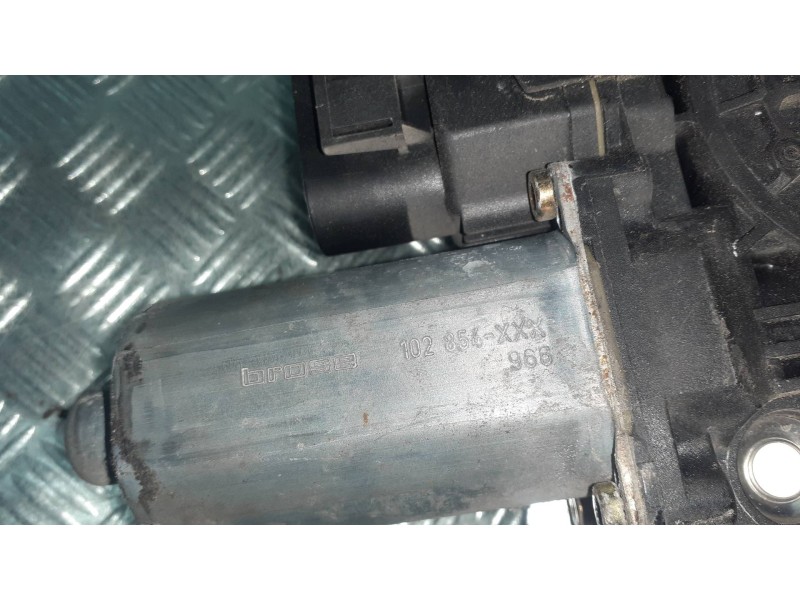 Recambio de elevalunas delantero derecho para audi a6 berlina (4b2) referencia OEM IAM 0130821774 102854XXX ELECTRICO