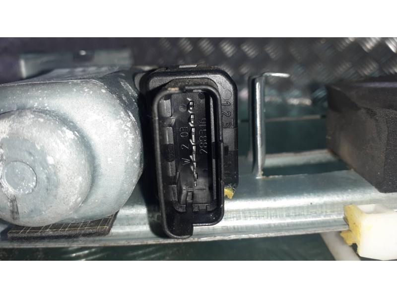 Recambio de elevalunas trasero izquierdo para renault megane ii classic berlina referencia OEM IAM 190011782  ELECTRICO