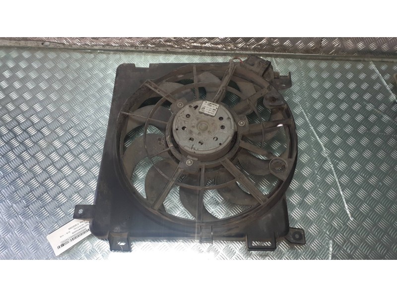 Recambio de electroventilador para opel zafira b enjoy referencia OEM IAM 0130303304 24467444 BOSCH