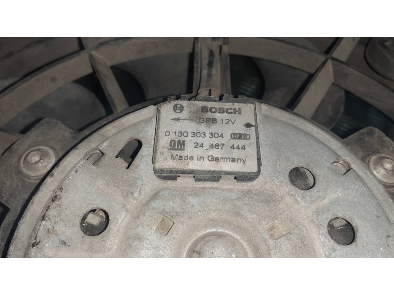 Recambio de electroventilador para opel zafira b enjoy referencia OEM IAM 0130303304 24467444 BOSCH