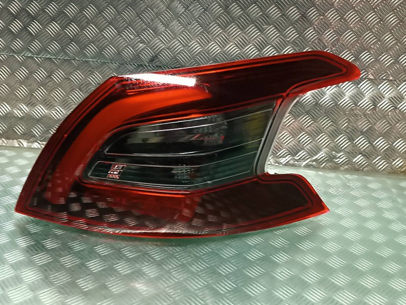 Recambio de piloto trasero derecho para peugeot 308 referencia OEM IAM 9823728580 81250202 