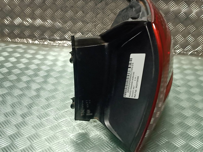 Recambio de piloto trasero derecho para peugeot 308 referencia OEM IAM 9823728580 81250202 