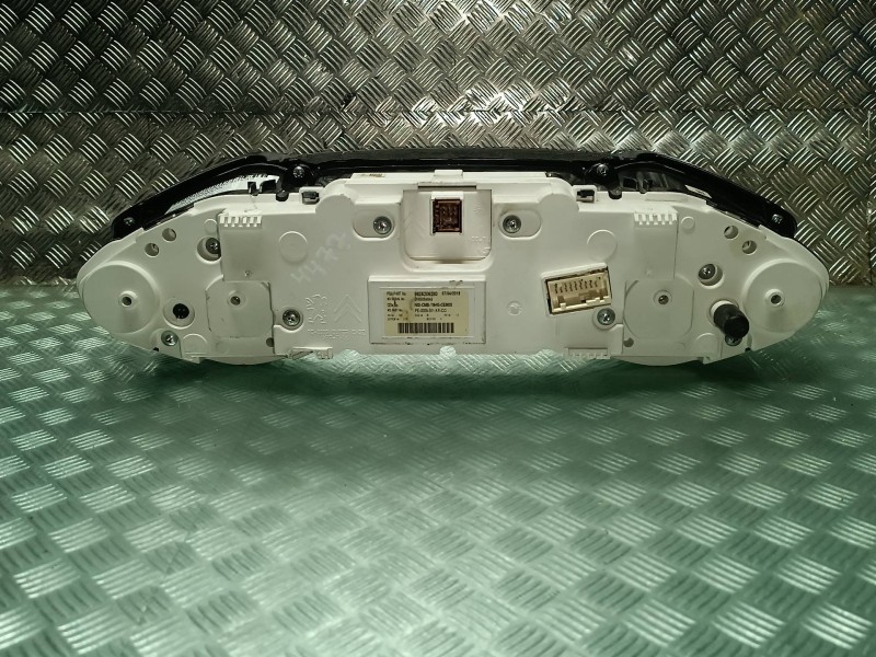 Recambio de cuadro instrumentos para peugeot 308 referencia OEM IAM 9825206280 0166084849 