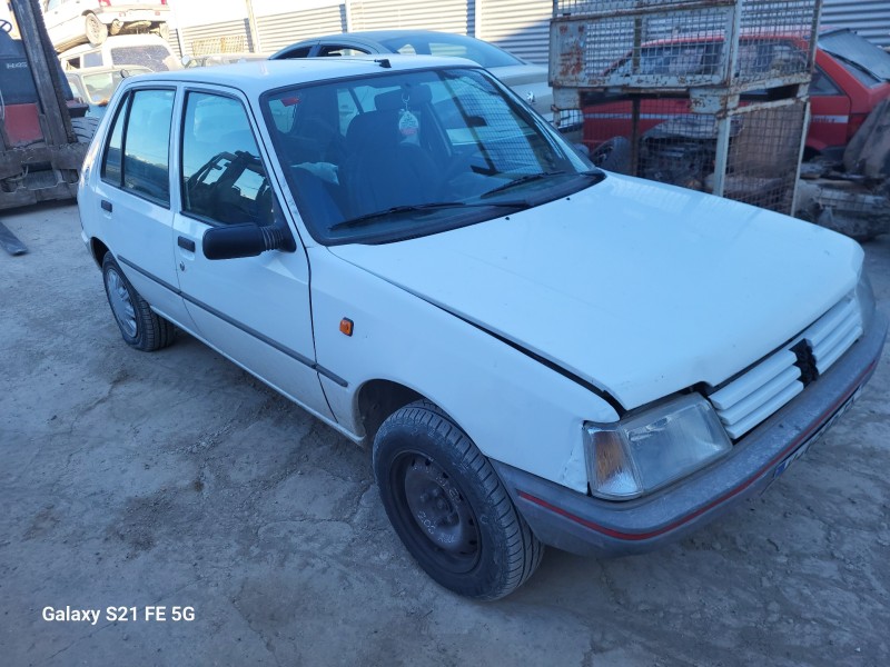 peugeot 205 berlina del año 1996