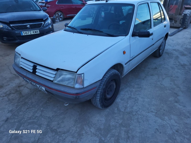 peugeot 205 berlina del año 1996