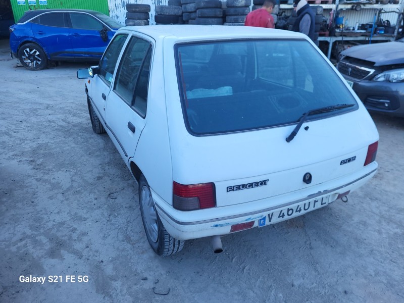 peugeot 205 berlina del año 1996