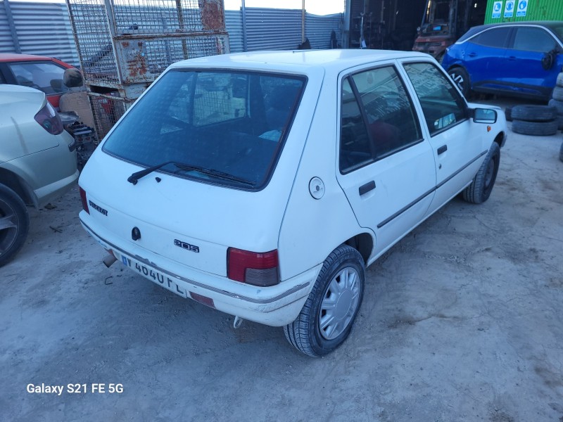 peugeot 205 berlina del año 1996