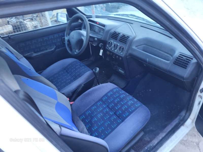 peugeot 205 berlina del año 1996