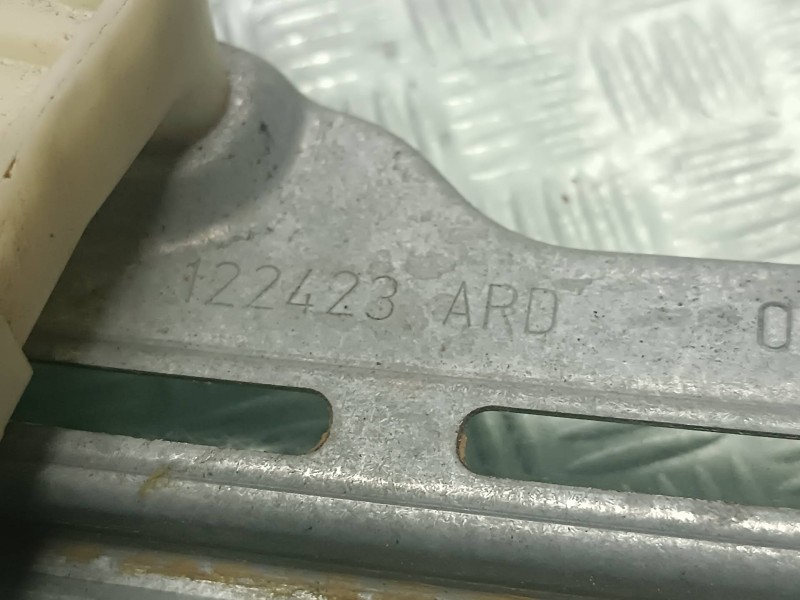 Recambio de elevalunas trasero derecho para peugeot 308 referencia OEM IAM 122423ARD 9816271980 CON MOTOR
