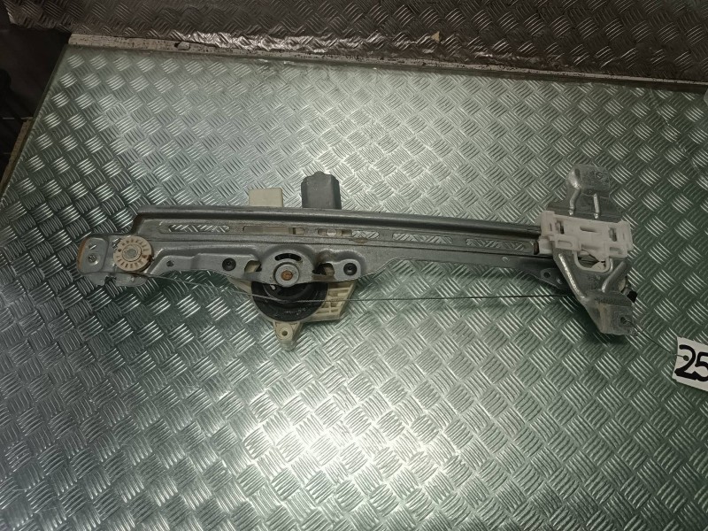 Recambio de elevalunas trasero derecho para peugeot 308 referencia OEM IAM 122423ARD 9816271980 CON MOTOR