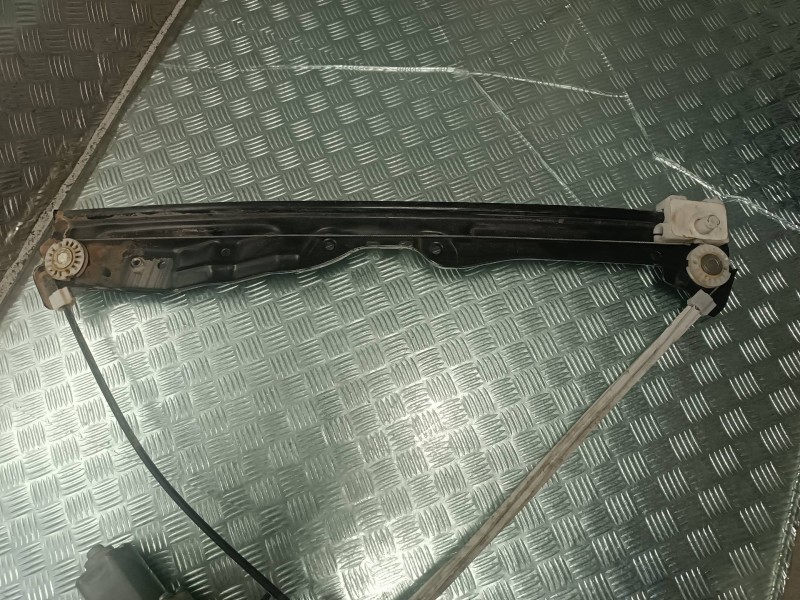 Recambio de elevalunas delantero derecho para peugeot 308 referencia OEM IAM 122425AVG 9816273080 CON MOTOR