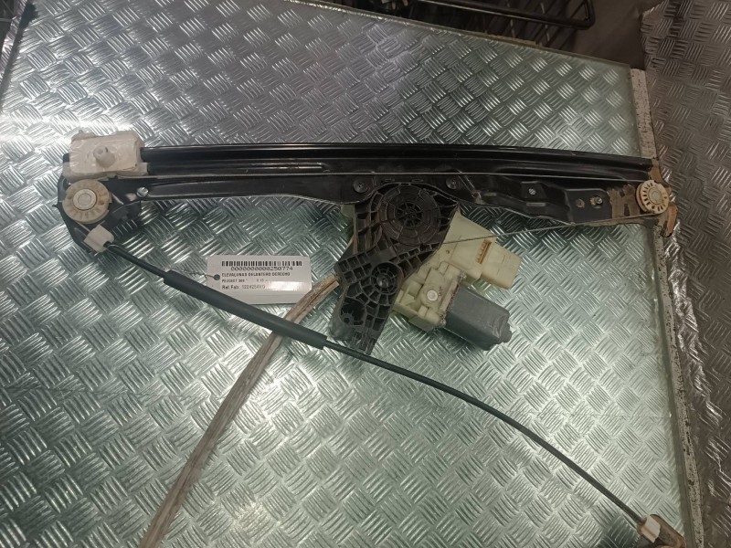Recambio de elevalunas delantero derecho para peugeot 308 referencia OEM IAM 122425AVG 9816273080 CON MOTOR