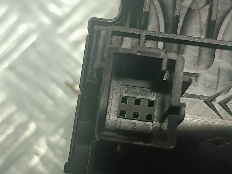 Recambio de mando elevalunas delantero izquierdo para peugeot 308 referencia OEM IAM 98248414ZD 10336572 