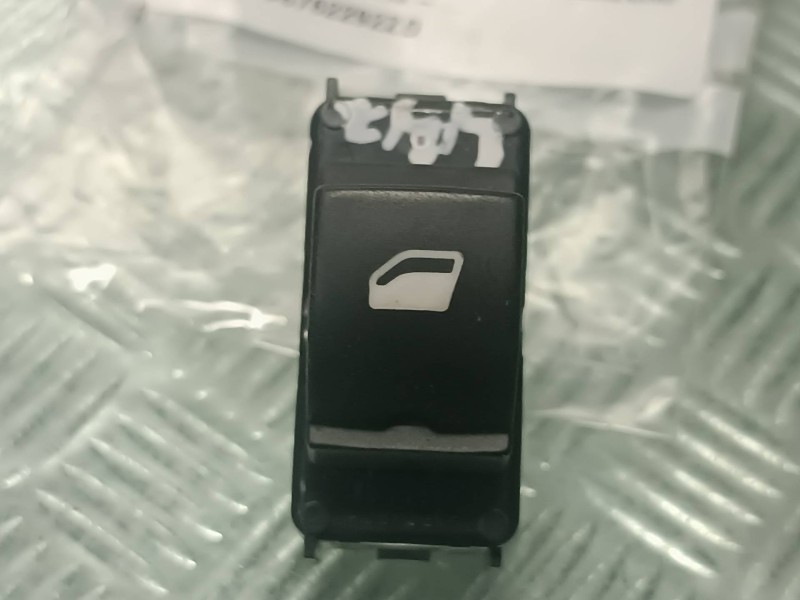 Recambio de mando elevalunas delantero derecho para peugeot 308 referencia OEM IAM 96762292ZD  