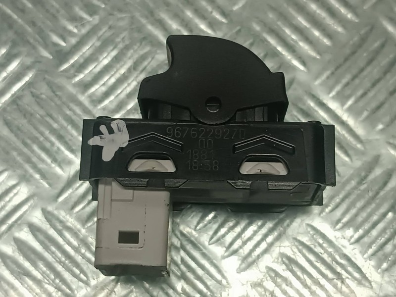 Recambio de mando elevalunas delantero derecho para peugeot 308 referencia OEM IAM 96762292ZD  