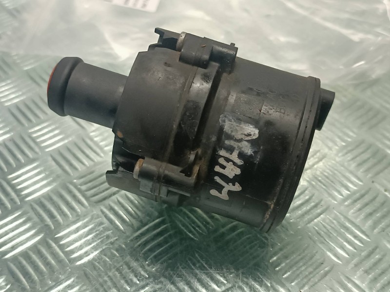 Recambio de bomba agua para volkswagen golf vii lim. referencia OEM IAM 0392023209 5G0965567 BOSCH