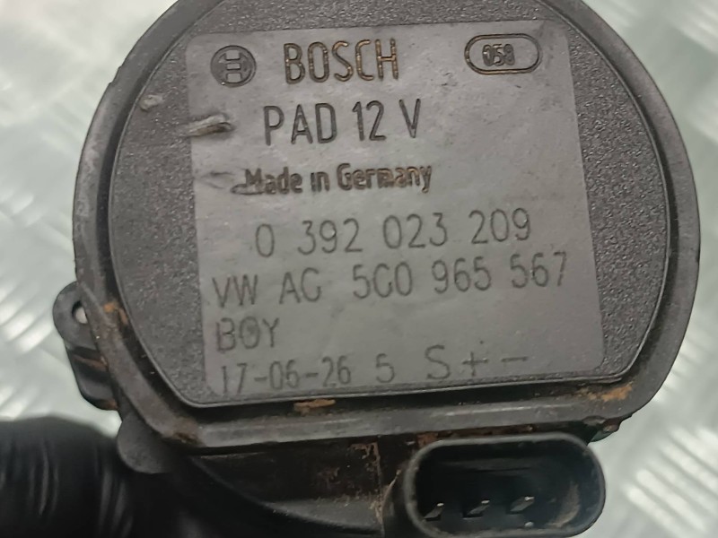 Recambio de bomba agua para volkswagen golf vii lim. referencia OEM IAM 0392023209 5G0965567 BOSCH