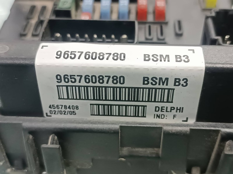 Recambio de caja reles / fusibles para peugeot 206 berlina xs referencia OEM IAM 9657608780  