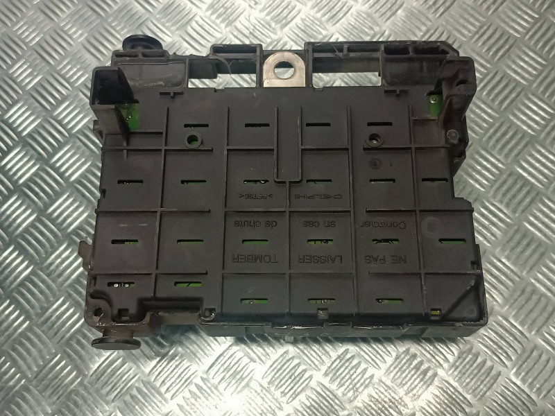 Recambio de caja reles / fusibles para peugeot 206 berlina xs referencia OEM IAM 9657608780  