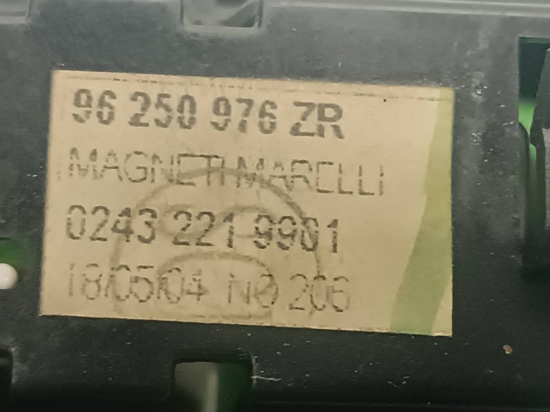 Recambio de pantalla multifuncion para peugeot 206 berlina referencia OEM IAM 96250976ZR 02432219901 