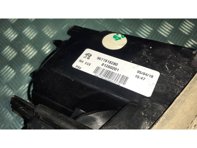 Recambio de piloto trasero derecho interior para peugeot 308 referencia OEM IAM 9677818280 81260201 