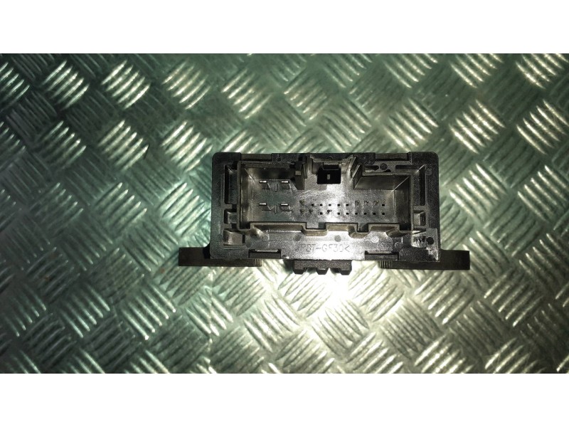 Recambio de modulo electronico para ford puma referencia OEM IAM LU5T14B534AE 10522532 PUERTA TRASERA IZQUIERDA