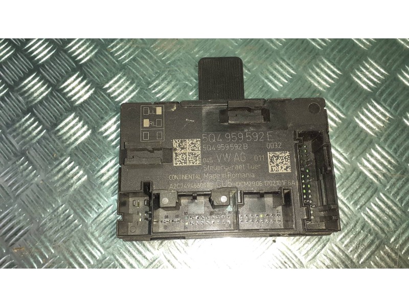 Recambio de modulo electronico para volkswagen golf vii lim. referencia OEM IAM 5Q4959592E 5Q4959592B PUERTA DELANTERA DERECHA